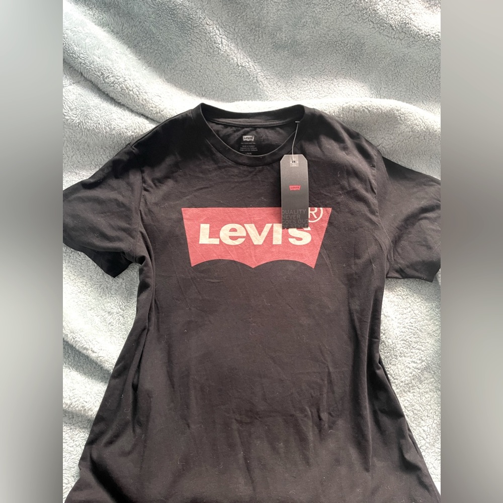 Levi’s women’s shirt